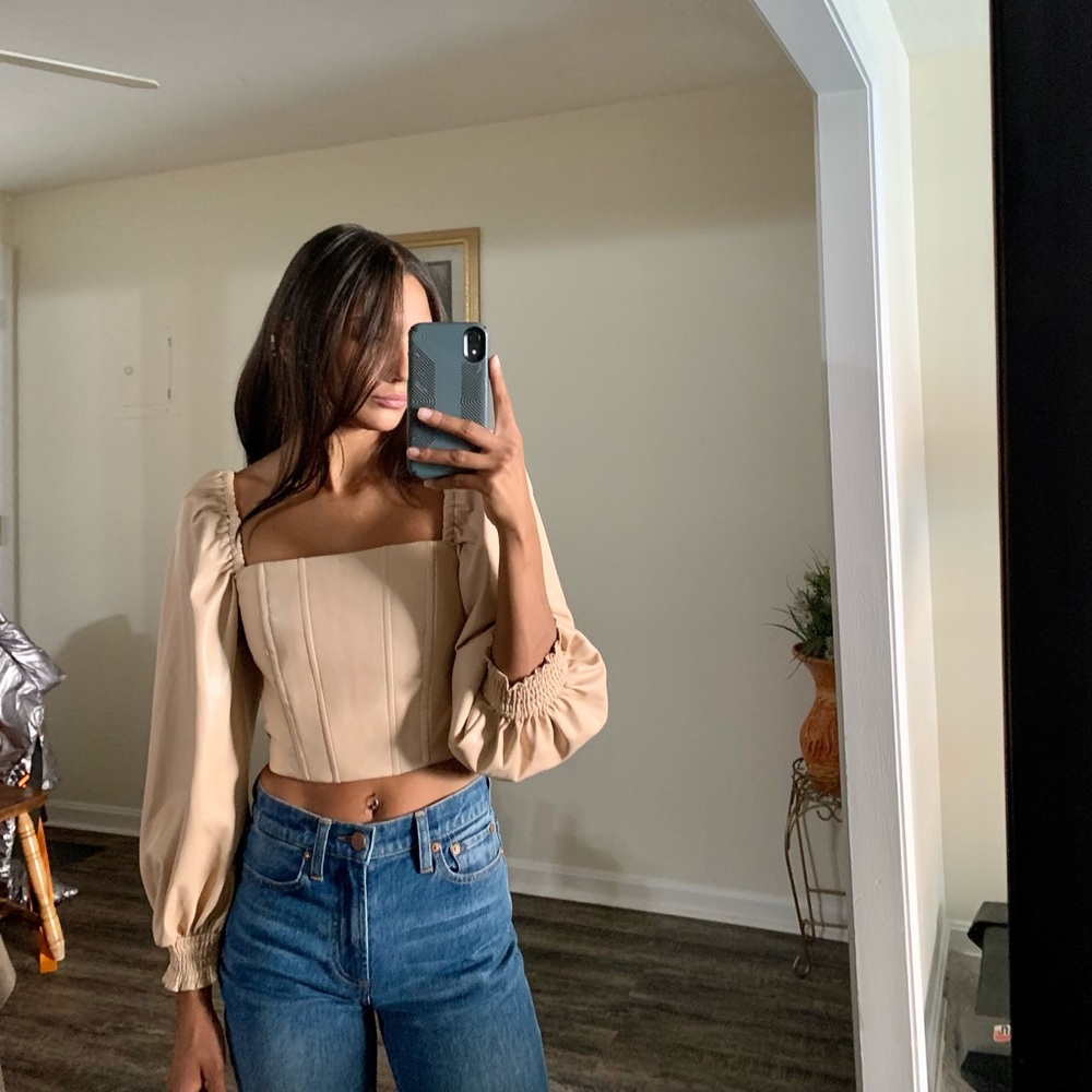 alice + olivia vegan leather puff shoulder top!